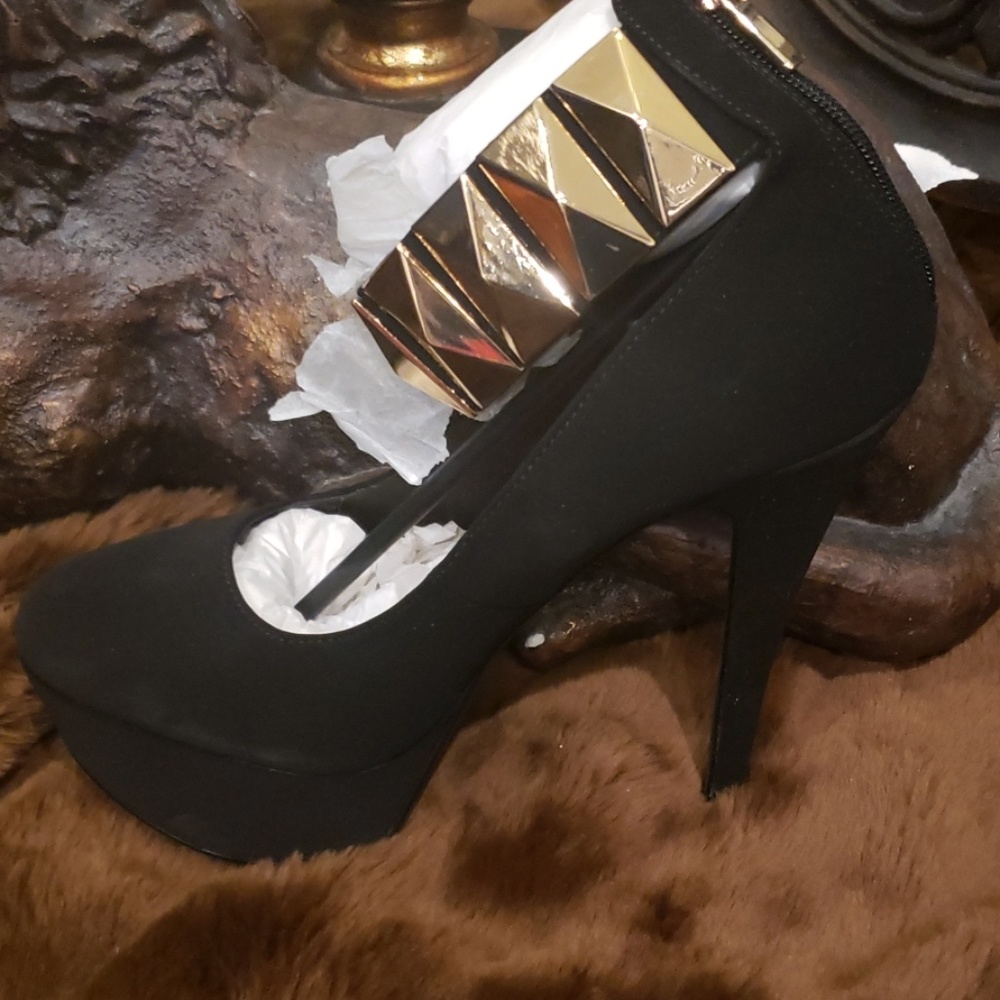 Shoes never worn